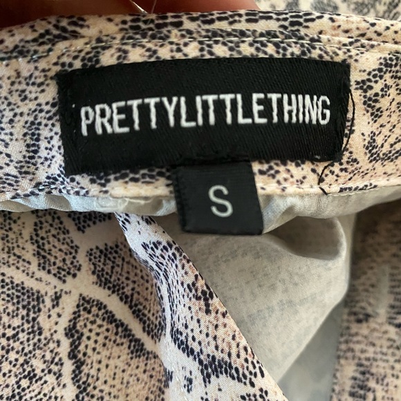 PRETTY LITTLE THING COVERUP - Picture 3 of 3